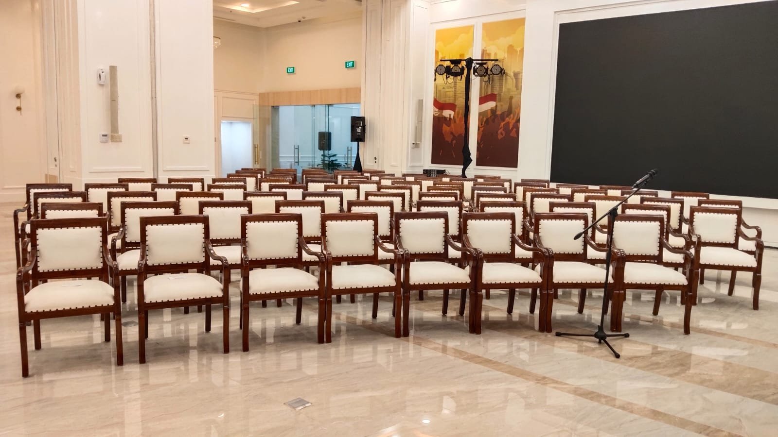 Sewa Kursi Murah dan Lengkap di Mustika Jaya untuk Berbagai Acara